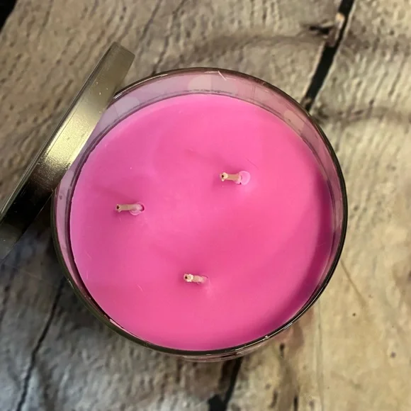 Bath & Body Works North Pole Punch 3 Wick Candle‎ New Christmas Holiday Scent - Picture 3 of 3